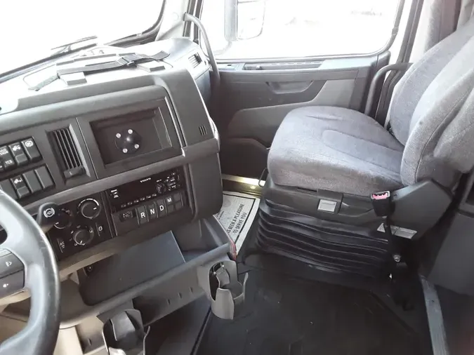 2020 VOLVO VNL64T-760