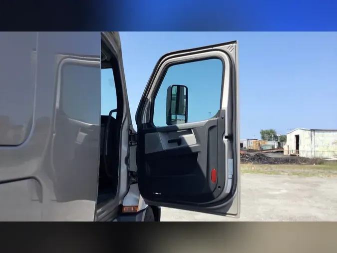 2021 Freightliner Cascadia 126