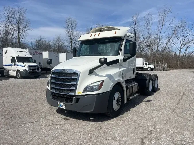 2018 Freightliner T12664ST100b9d9ba72b5f240ee2b51bcce8ea14