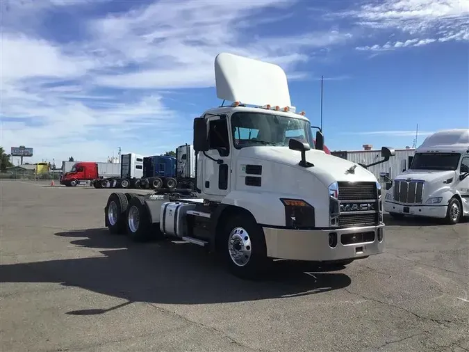 2021 MACK AN64T