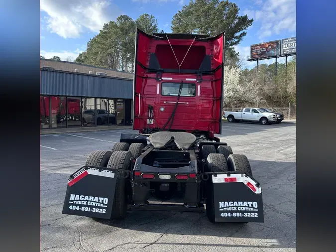 2021 VOLVO VNR64T300