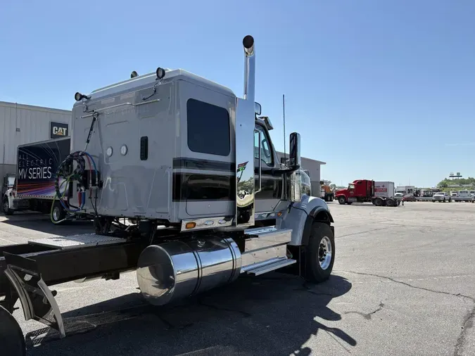 2027 International HX520 SLEEPER1014c33505f74e2b7c9f85fda5d707df
