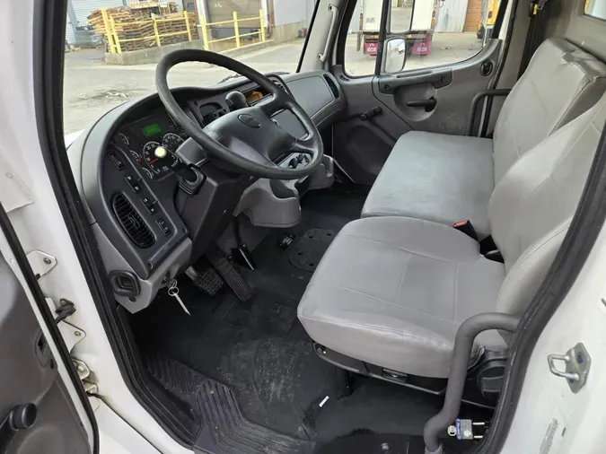 2019 Freightliner Business Class M2 106