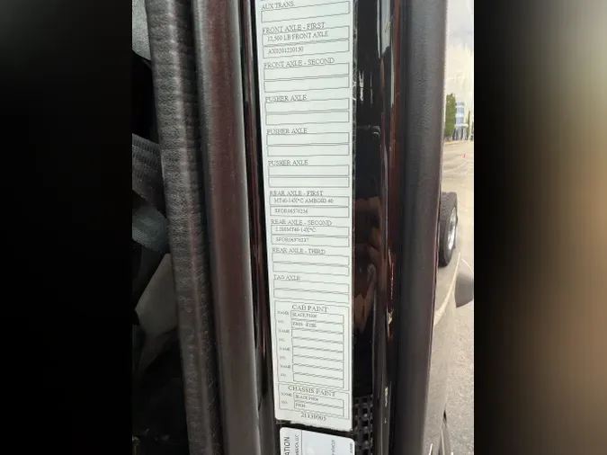 2021 VOLVO VNL64T760