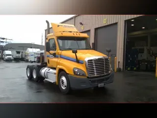 2016 FREIGHTLINER X12564ST