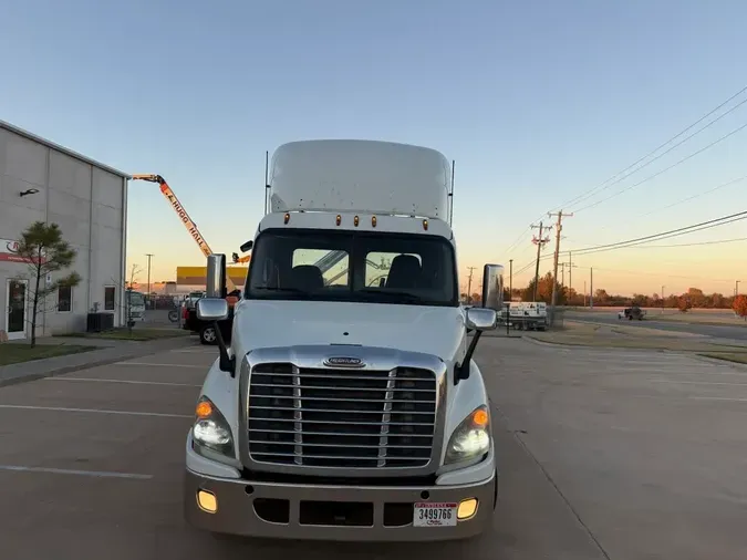 2017 FREIGHTLINER/MERCEDES CASCADIA 113101e8e8d548d9f618e5fa9410c4a4873