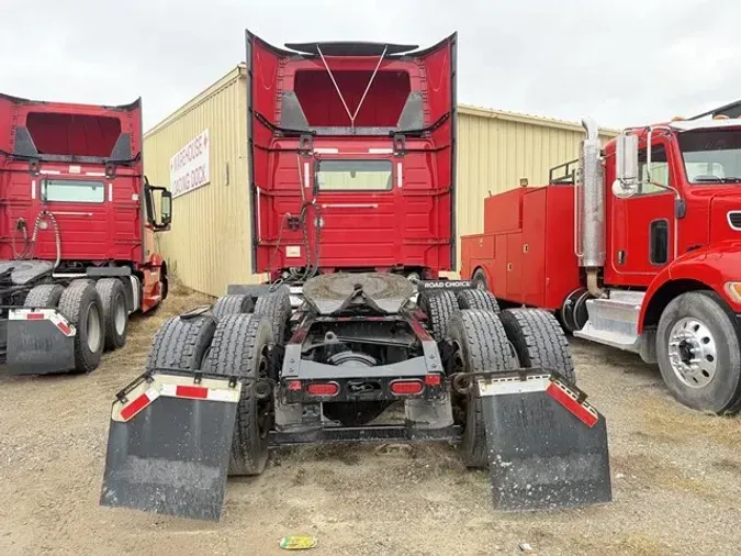 2020 VOLVO VNR64T300