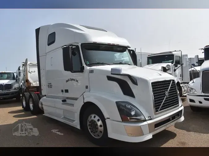 2013 VOLVO VNL64T670