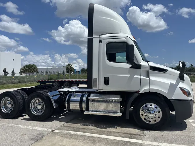 2021 Freightliner Cascadia 116102b55d33313002674127e082a34aaa0