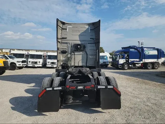 2021 VOLVO VNL760