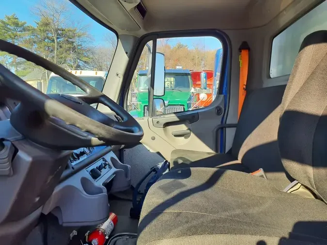 2020 FREIGHTLINER/MERCEDES M2 106