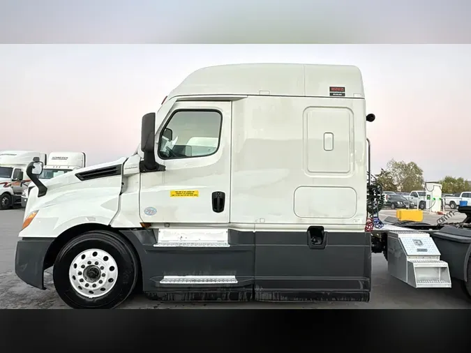 2021 Freightliner Cascadia 126102ead6acd1cd9d007b38879ed8f5fb9