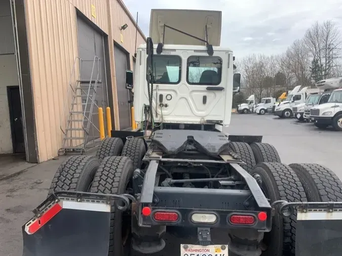 2018 Freightliner X12564ST