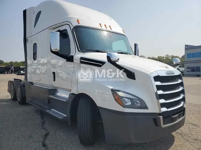 2020 FREIGHTLINER Cascadia 126