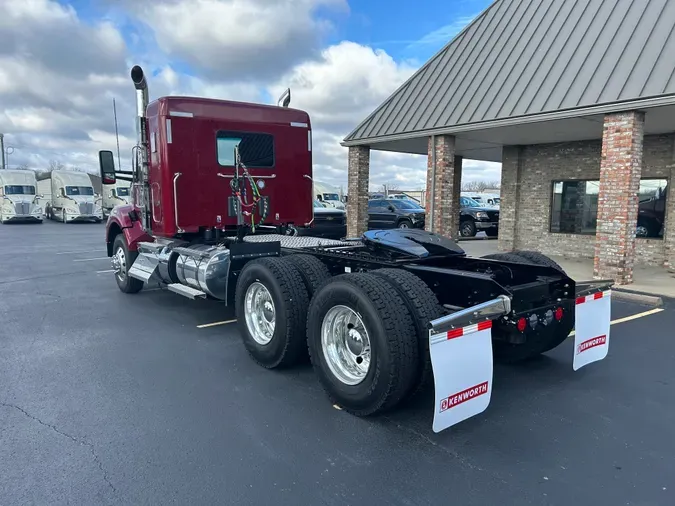 2025 Kenworth T880