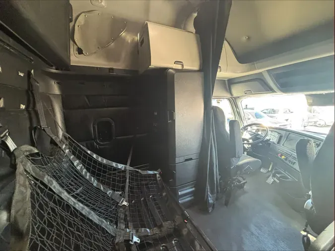 2023 Freightliner Cascadia 12610324e4d4d17641f2e33bcf29e348b72