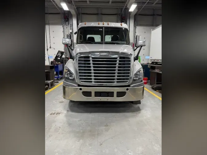 2019 FREIGHTLINER/MERCEDES CASCADIA 125