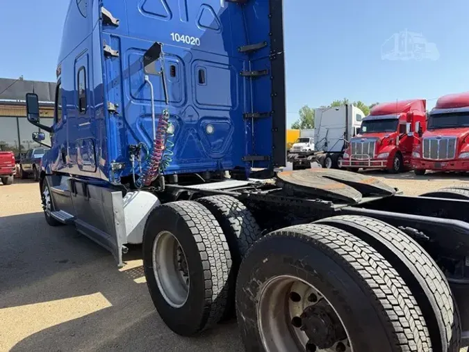 2019 FREIGHTLINER CASCADIA 126