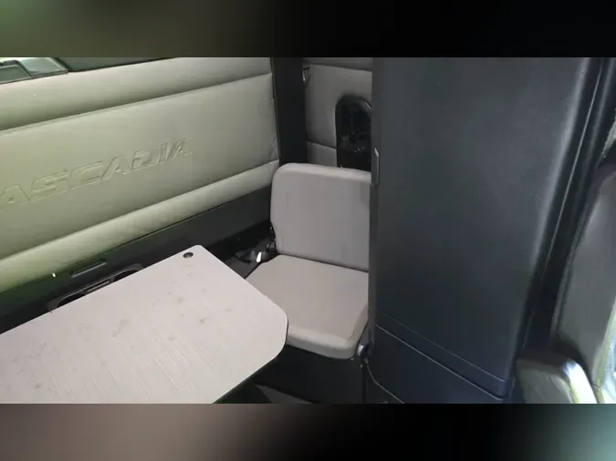 2021 Freightliner Cascadia 126