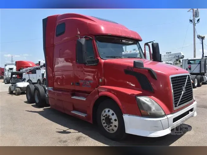 2015 VOLVO VNL64T670