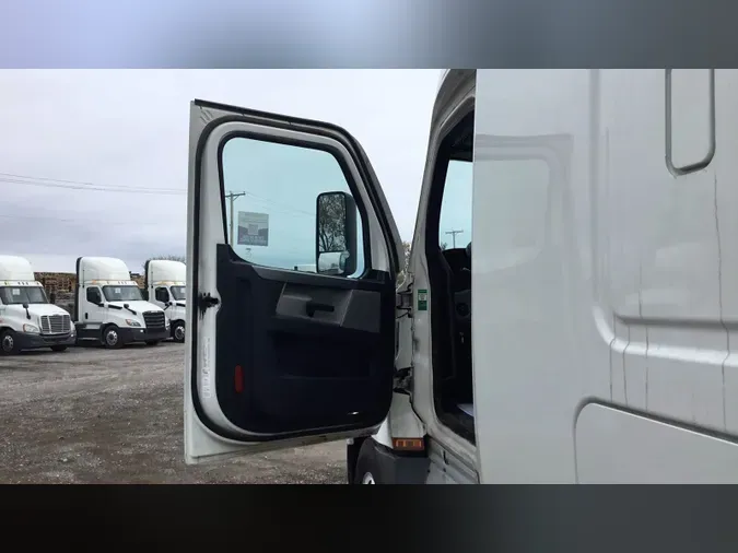 2021 Freightliner Cascadia 126