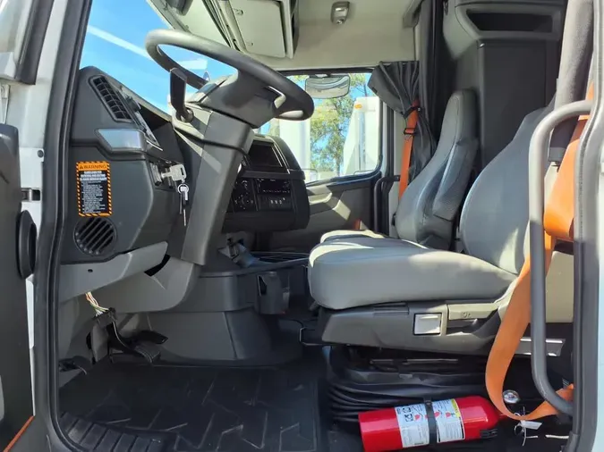 2020 VOLVO VNL64T-760103c7a08b7593732e086eb90a5d03d54