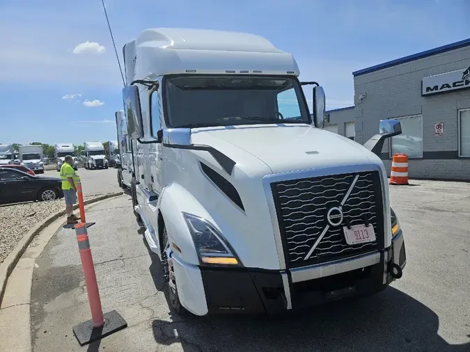 2020 VOLVO VNL64T760