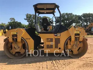 2015 Caterpillar CB66B