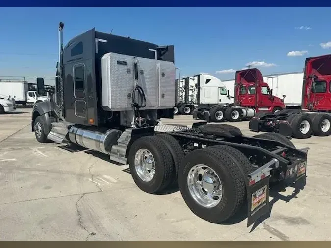 2020 Kenworth W990