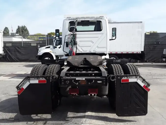 2019 NAVISTAR INTERNATIONAL RH613 DAYCAB S/A