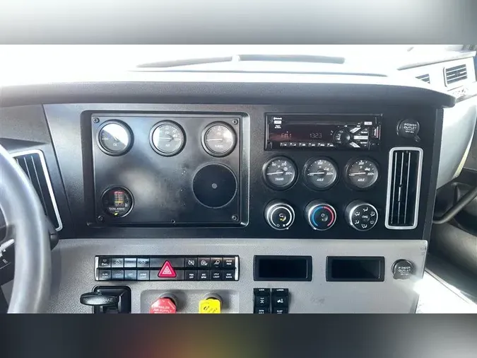 2019 FREIGHTLINER CA126