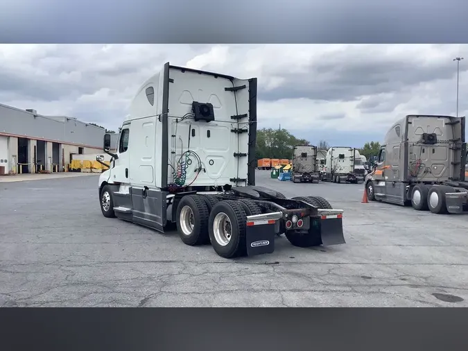 2022 Freightliner Cascadia 126