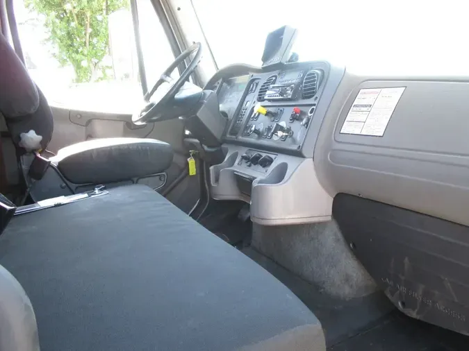 2019 FREIGHTLINER M2-106