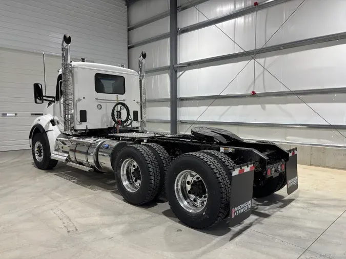 2027 Kenworth T880
