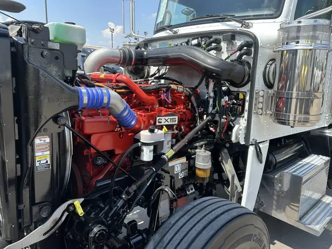 2023 Peterbilt 389