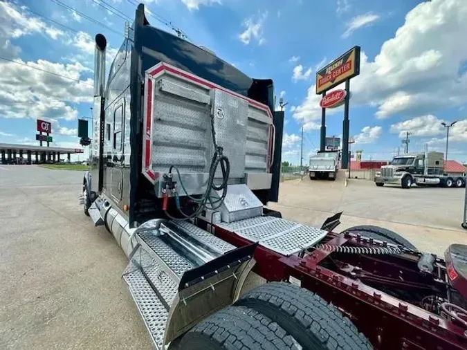 2022 Kenworth W900L
