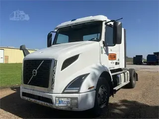 2019 VOLVO VNR42T300