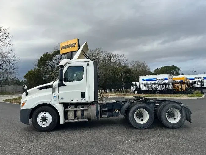 2018 Freightliner T12664ST