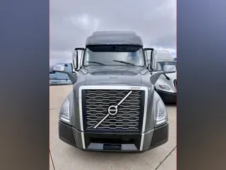 2022 VOLVO VNL64T760