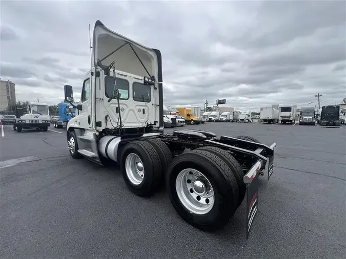 2018 FREIGHTLINER CA12562DC