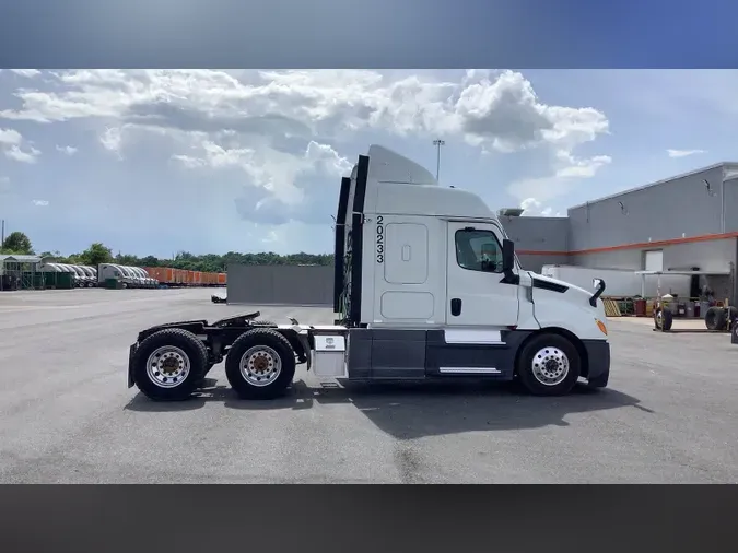 2020 Freightliner Cascadia 126