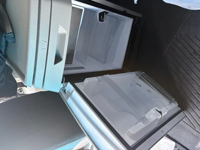 2027 VOLVO TRUCK VNL64TV04