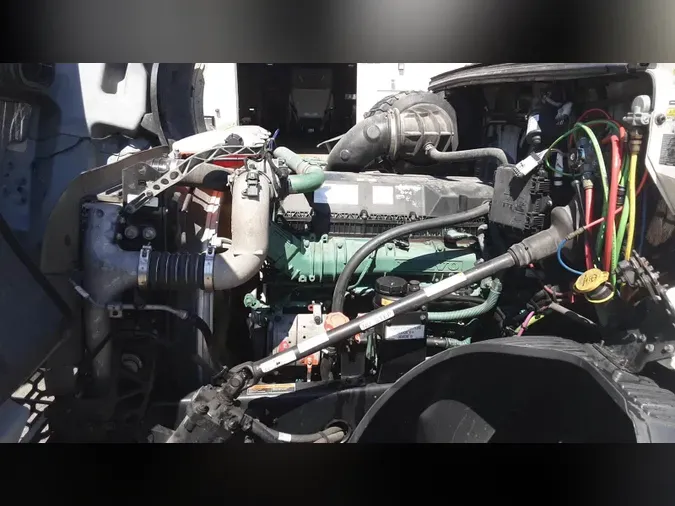 2020 Volvo VNL300