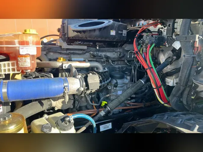 2020 Freightliner Cascadia 126