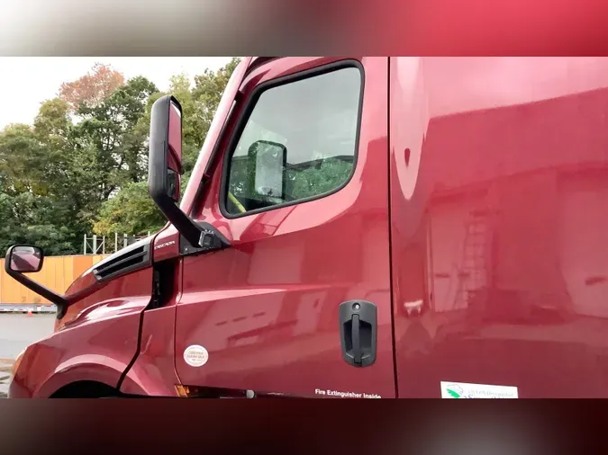 2023 Freightliner Cascadia 1261065eeb61d9584fcf69e2140b68092cf