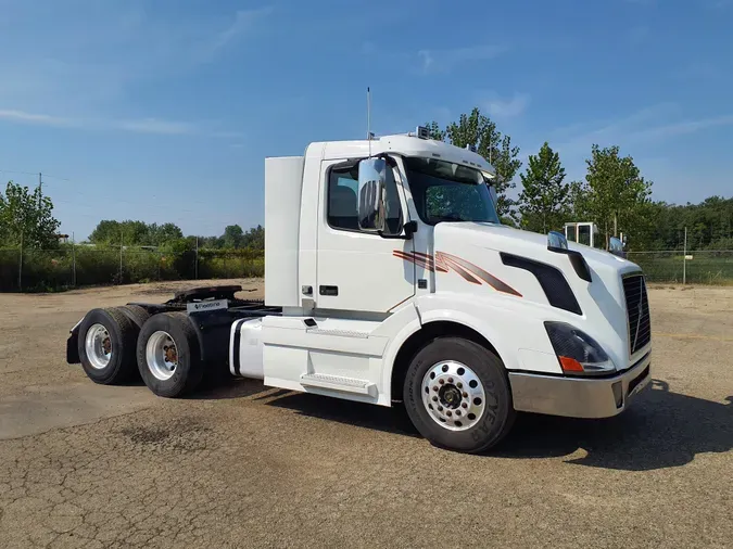 2017 VOLVO VNL64TRACTOR