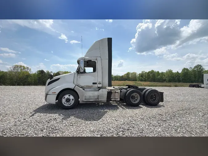 2020 Volvo VNL300