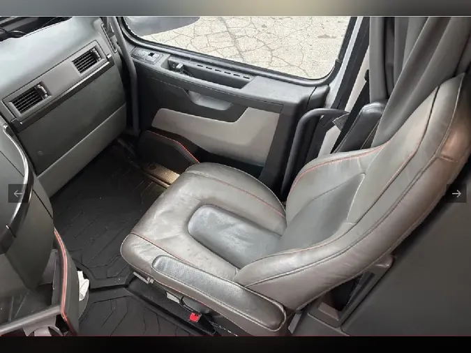 2023 VOLVO VNL64T860106d615710e2f4f4965ae650f3df8928