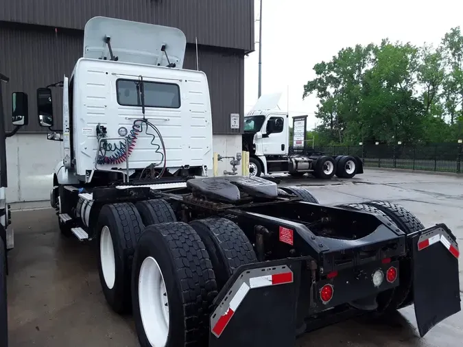 2019 VOLVO VNL64T-300