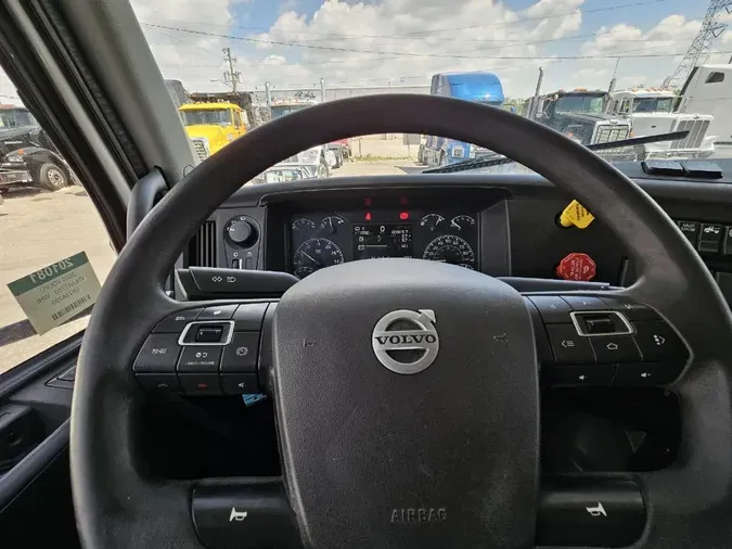 2020 VOLVO VNL64T760